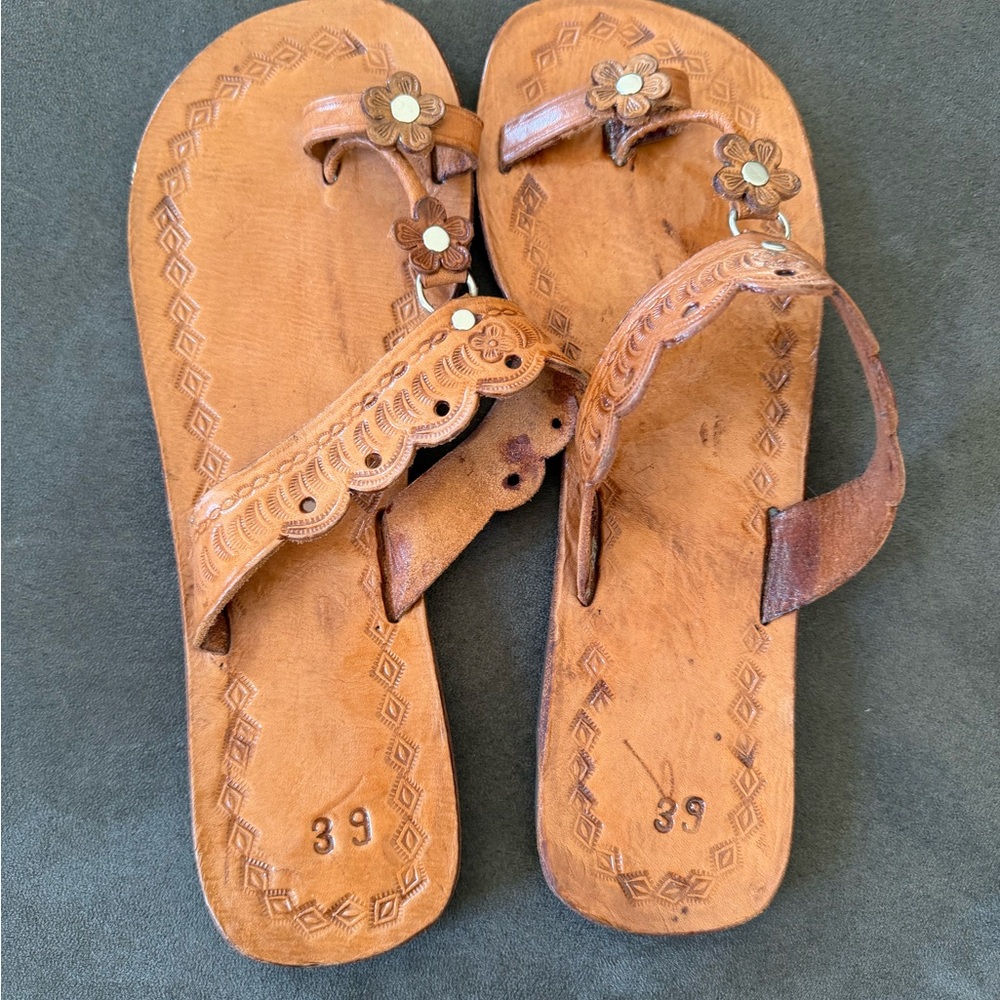 Brown Leather Sandals with Floral Accents